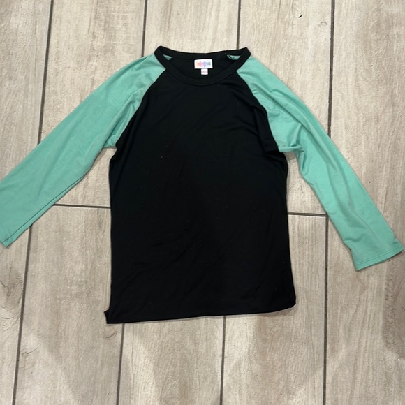 Cute LulaRoe Raglan top - Picture 4 of 6